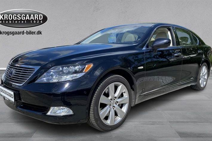 Sort Lexus LS600h L fra 2009 set udefra