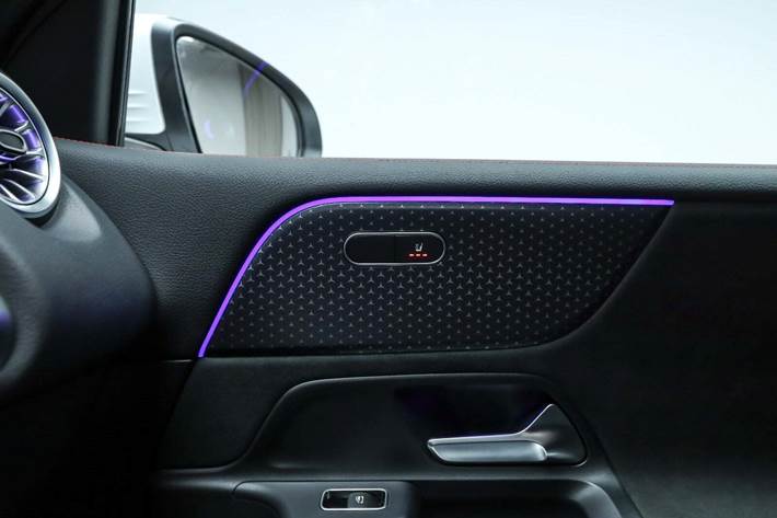 Hvid Mercedes EQB250+ fra 2026