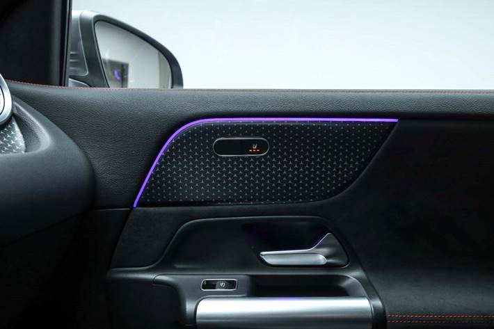 Grå Mercedes EQA250+ fra 2025