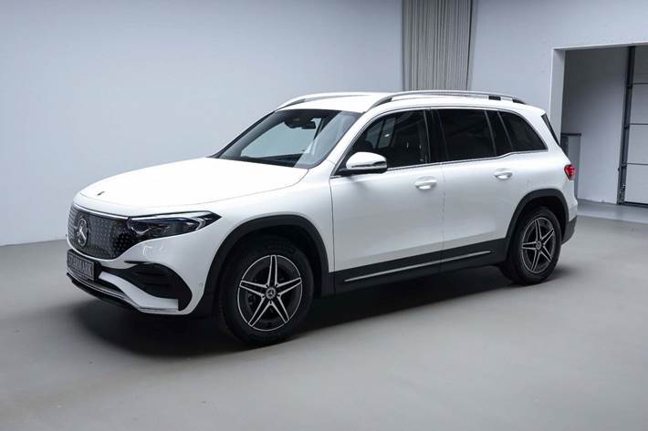 Hvid Mercedes EQB250+ fra 2026 set udefra