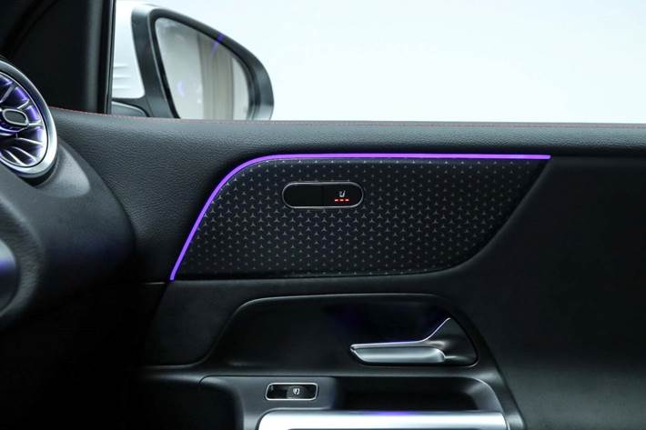 Hvid Mercedes EQB250+ fra 2026