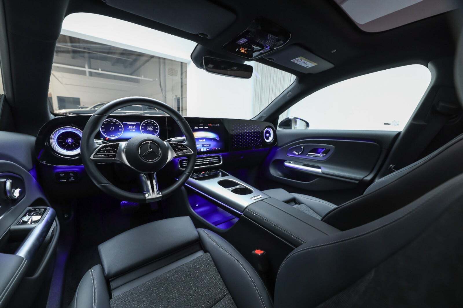 Blå Mercedes CLA250+ fra 2025
