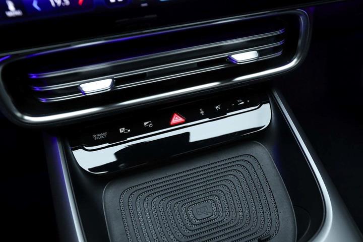 Blå Mercedes CLA250+ fra 2025