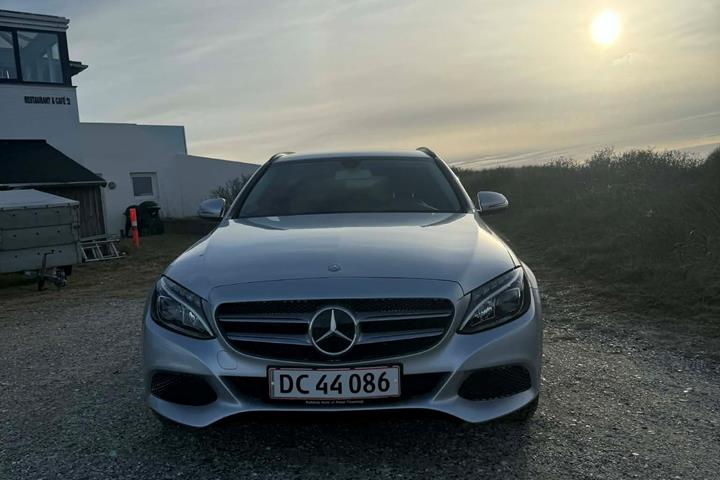 Grå Mercedes C-Klasse fra 2017