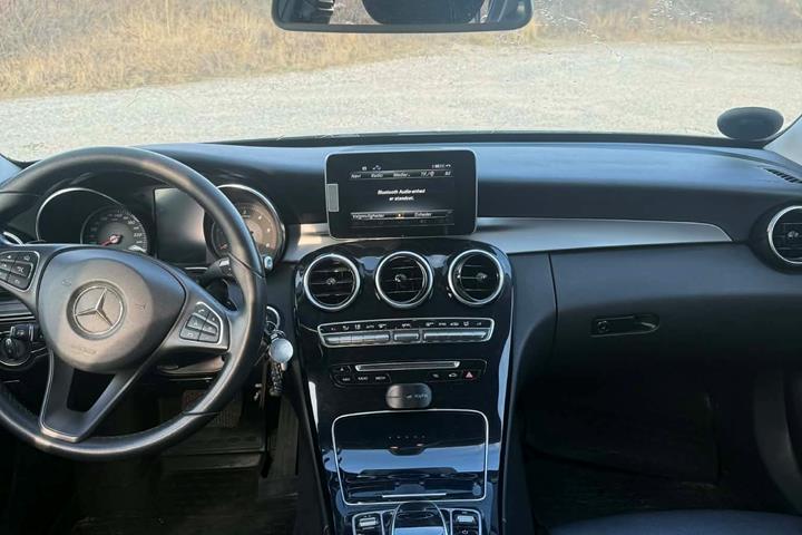 Grå Mercedes C-Klasse fra 2017