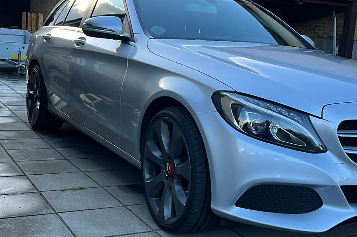 Grå Mercedes C-Klasse fra 2017