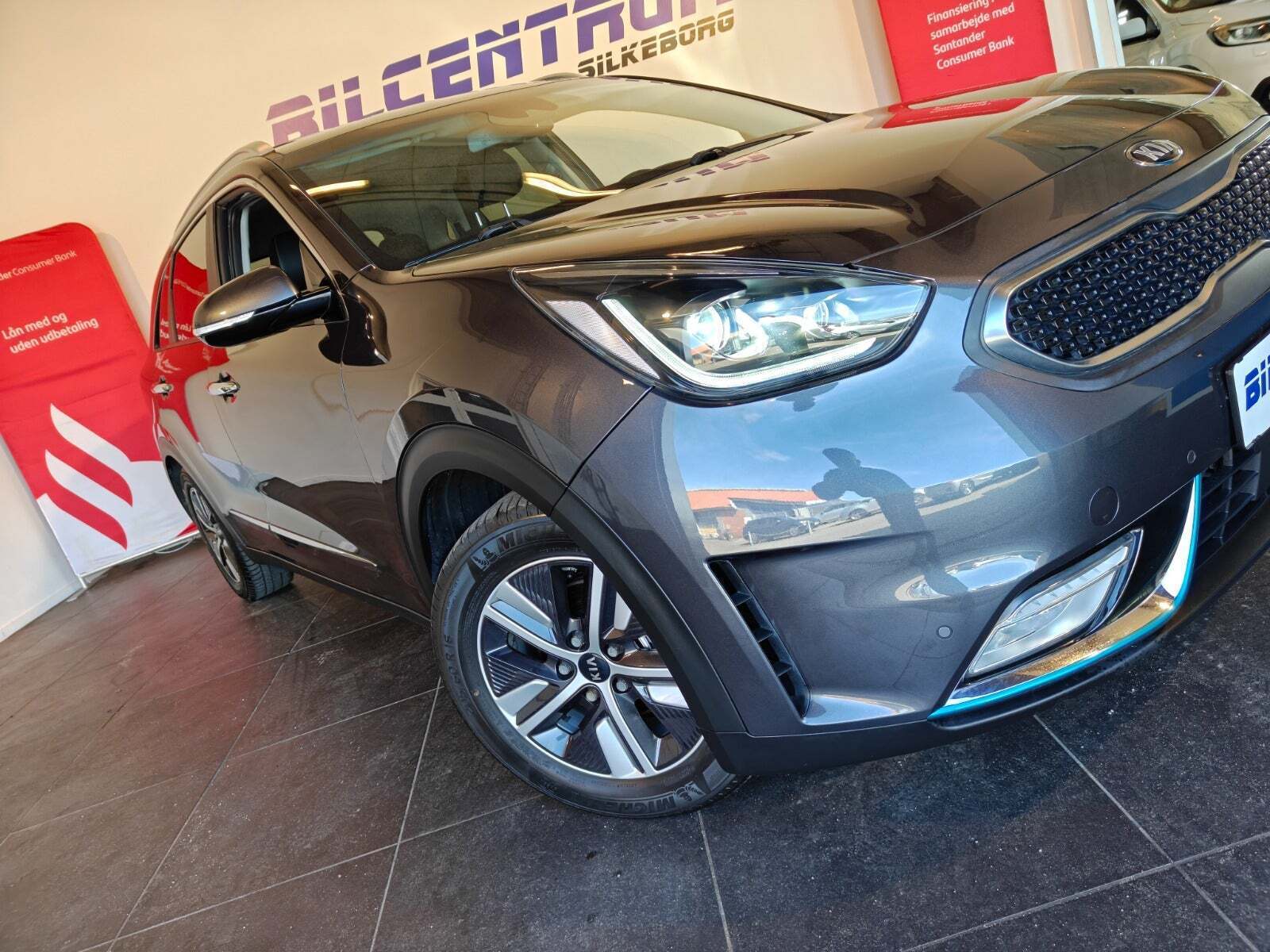 Grå Kia Niro fra 2019