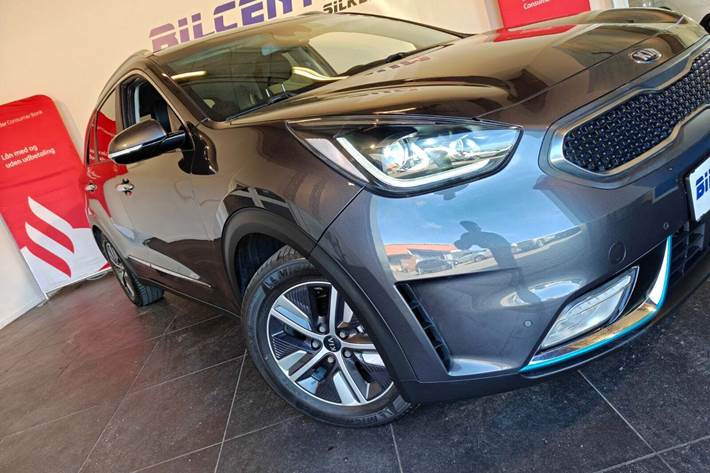 Grå Kia Niro fra 2019