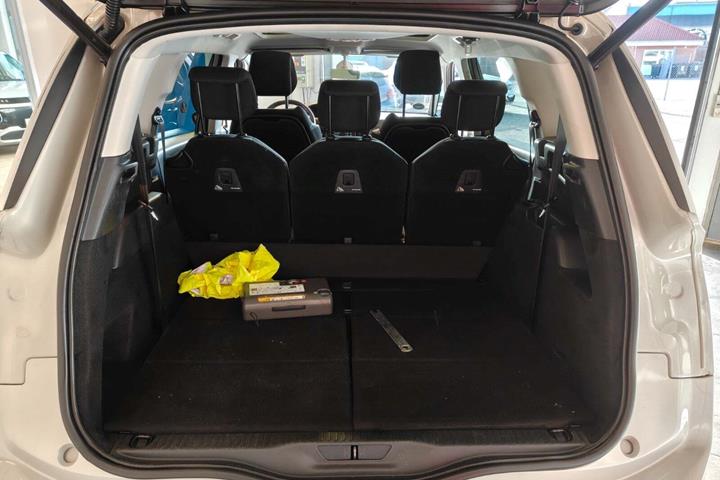 Beige Citroën Grand C4 SpaceTourer fra 2019