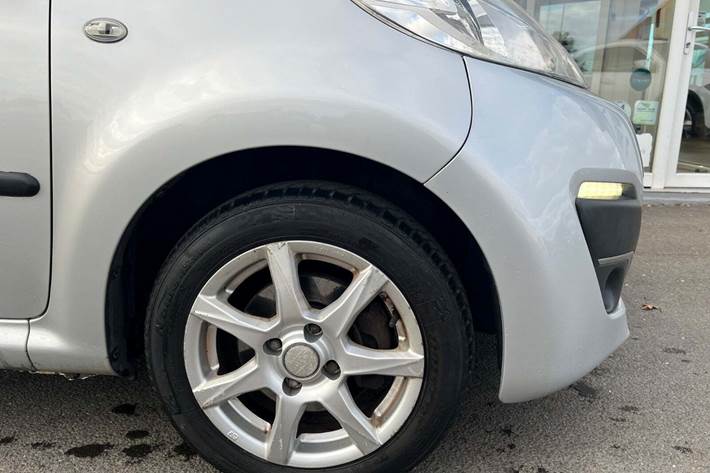 Sølv Peugeot 107 fra 2014