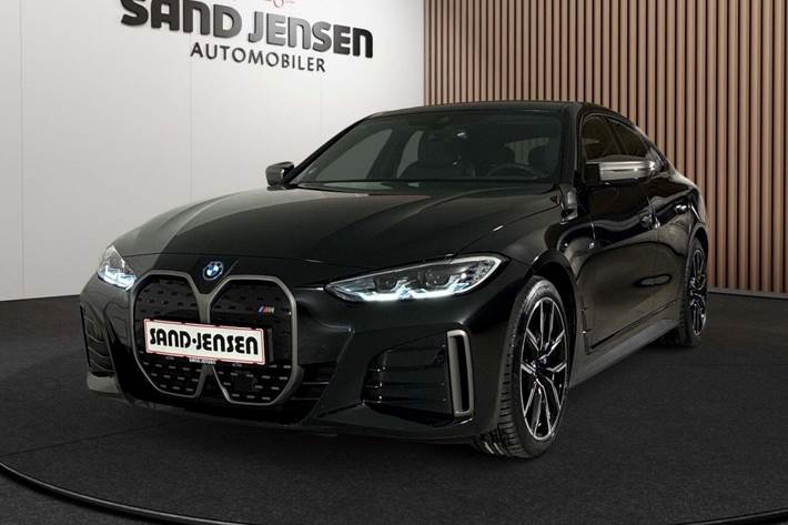 Sort BMW i4 fra 2024 set udefra