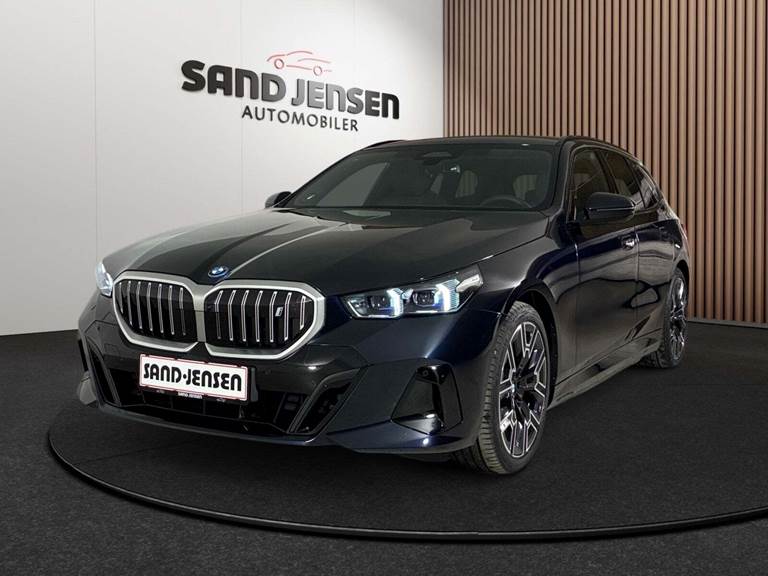 BMW i5 eDrive40 Touring Fully Charged M-Sport