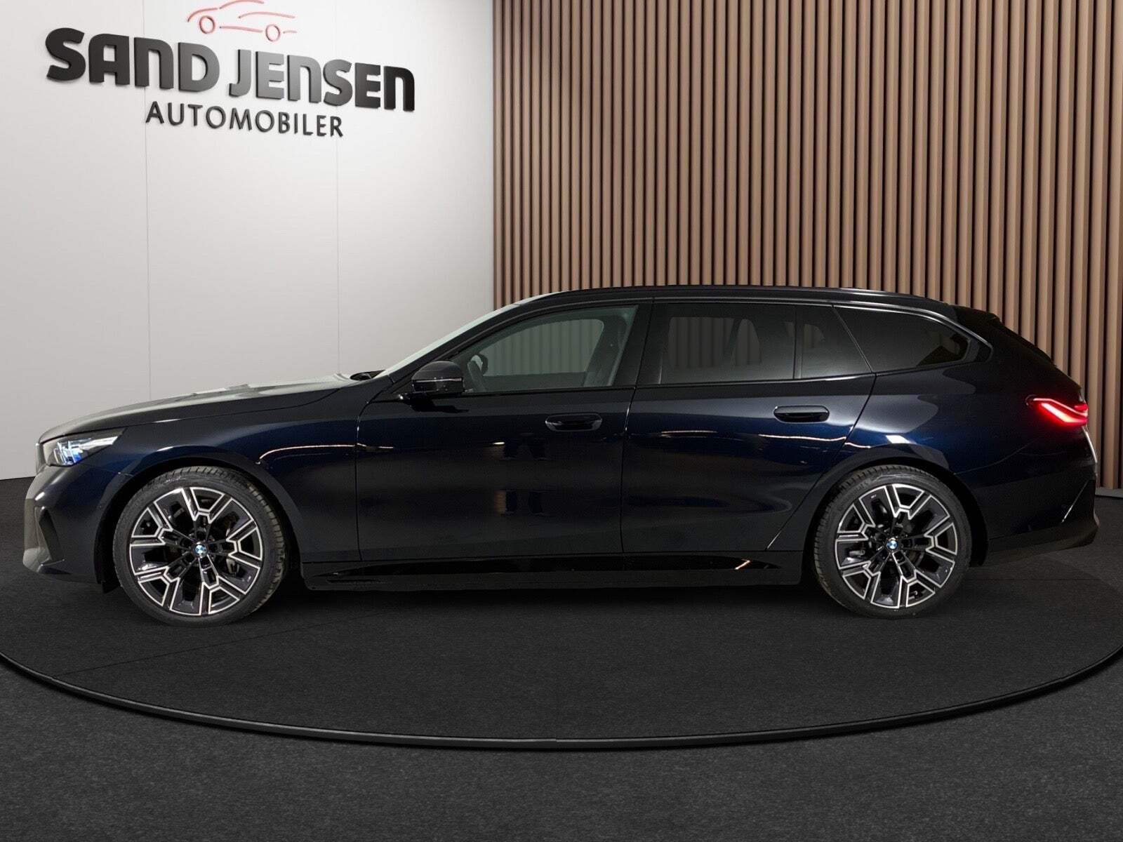 BMW i5 eDrive40 Touring Fully Charged M-Sport