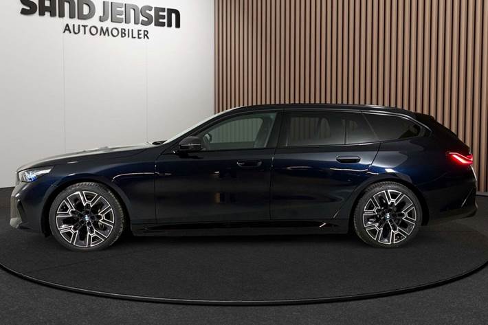 Sort BMW i5 fra 2026