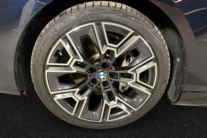 Sort BMW i5 fra 2026