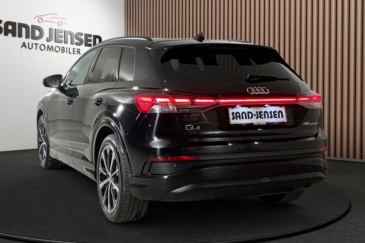Gul Audi Q4 e-tron fra 2024