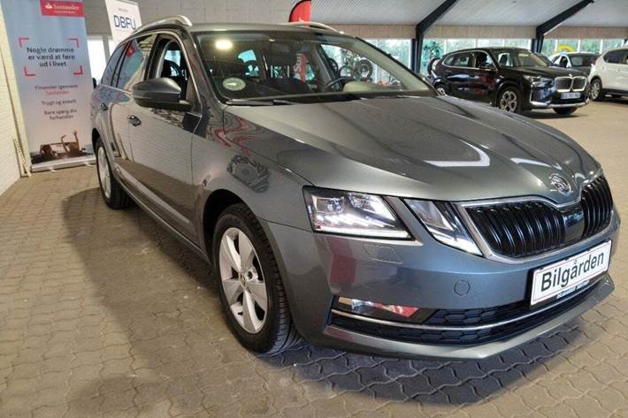Grå Skoda Octavia fra 2019