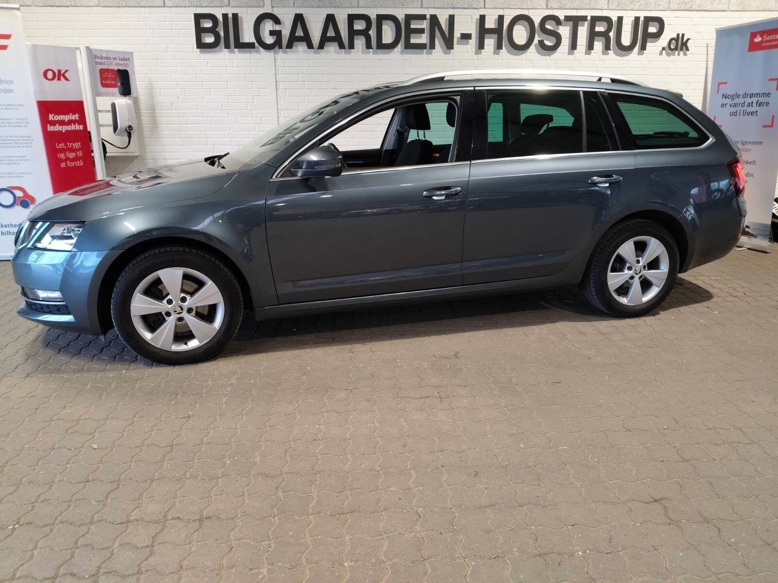 Grå Skoda Octavia fra 2019
