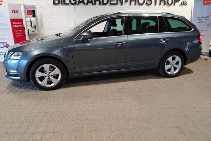 Grå Skoda Octavia fra 2019