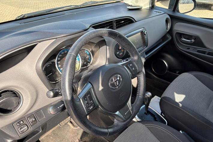 undefined Toyota Yaris fra 2015