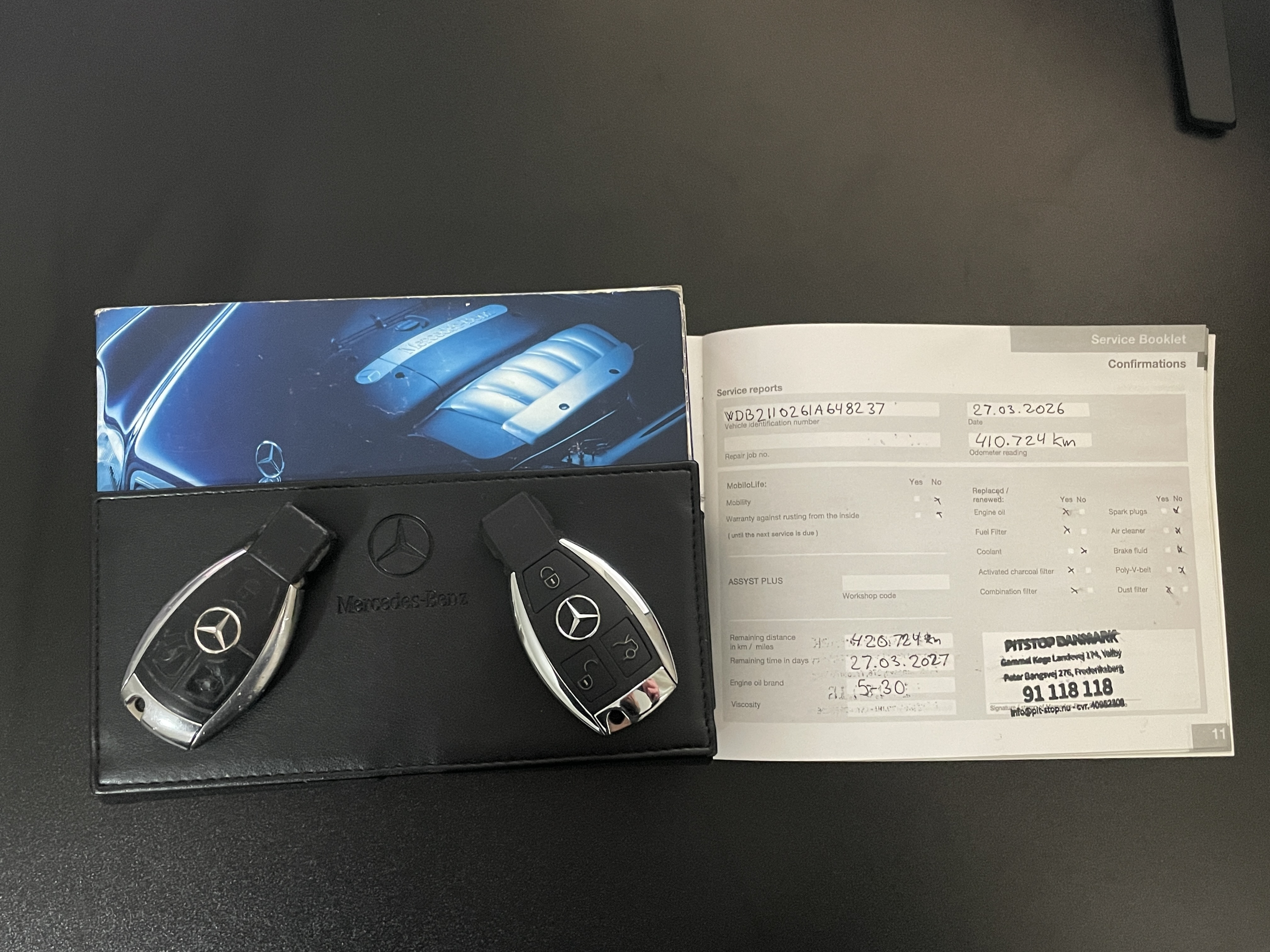 Sølv Mercedes E320 fra 2004