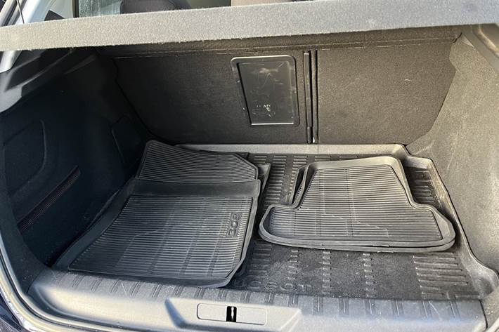 Blå Peugeot 308 fra 2018