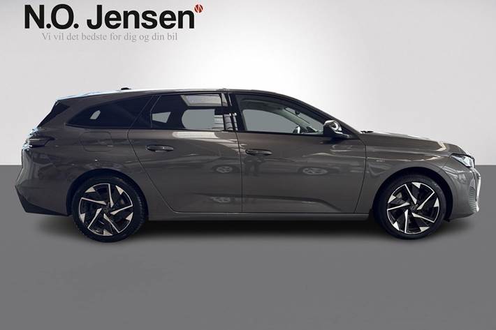 Grå Peugeot 308 fra 2022