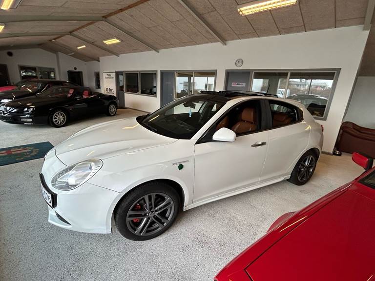 Alfa Romeo Giulietta 2,0 JTDM Distinctive 170HK 5d 6g
