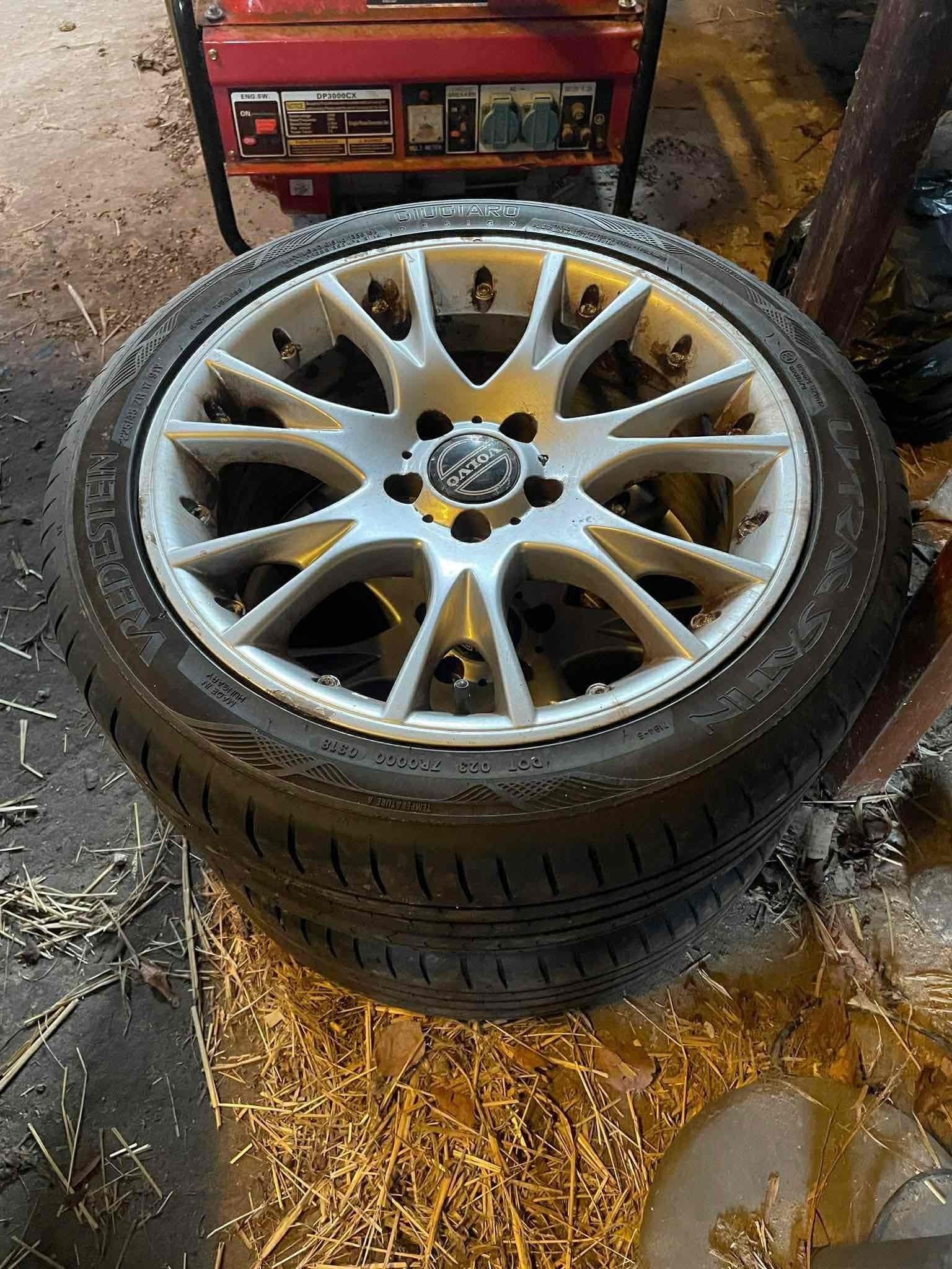 Sort Volvo XC40 fra 2005