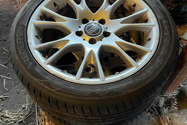 Sort Volvo XC40 fra 2005