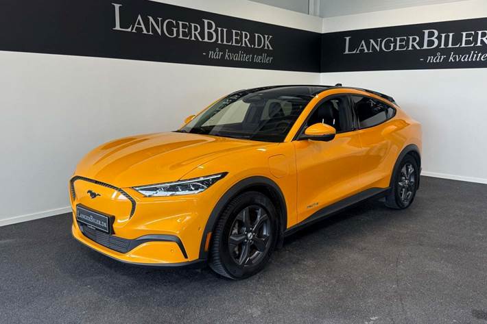 Orange Ford Mustang Mach-E fra 2022 set udefra