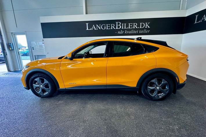 Orange Ford Mustang Mach-E fra 2022