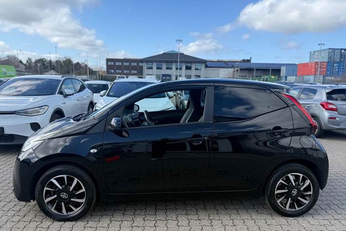 Sort Toyota Aygo fra 2021