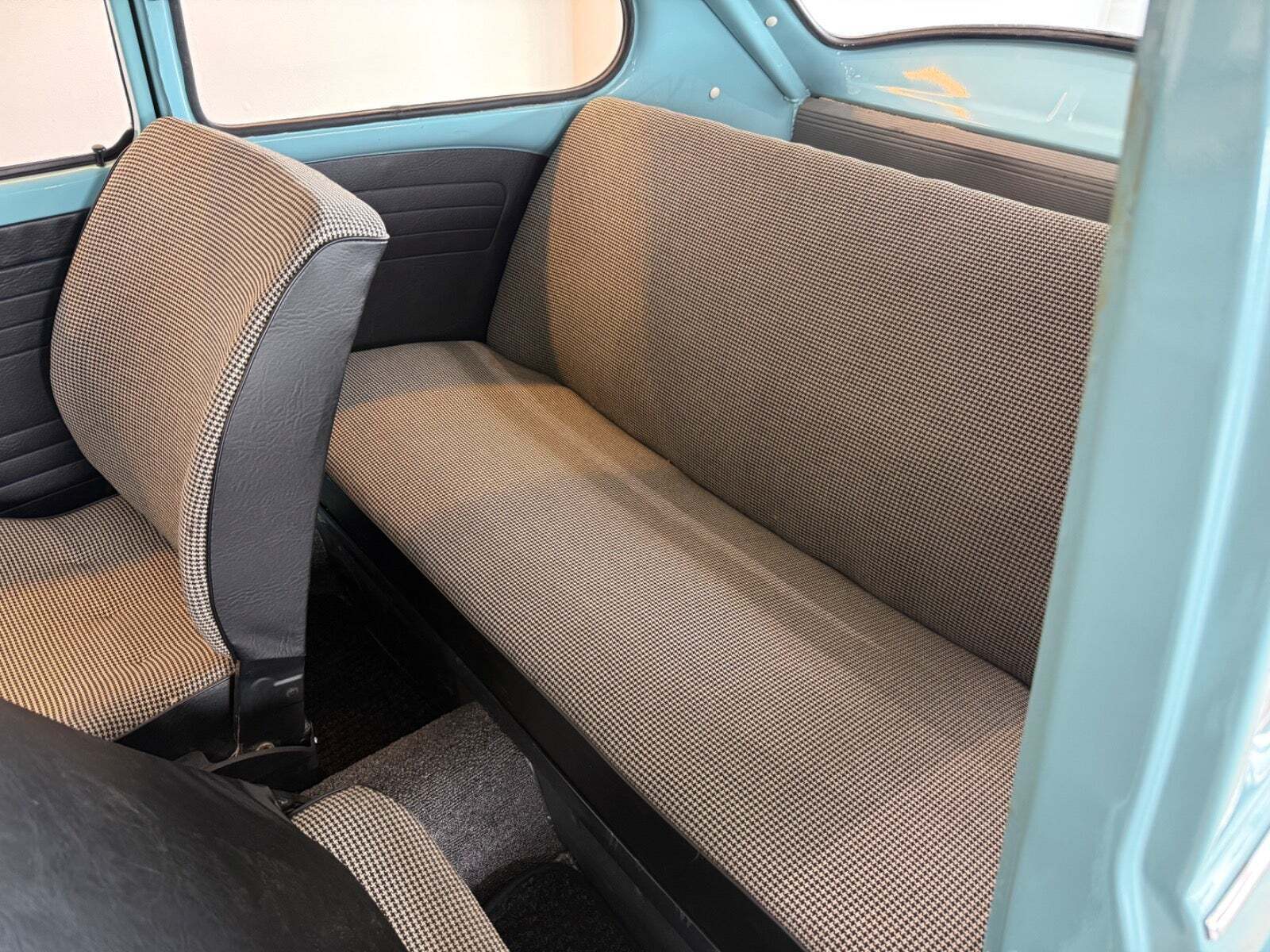 Blå VW 111 fra 1973