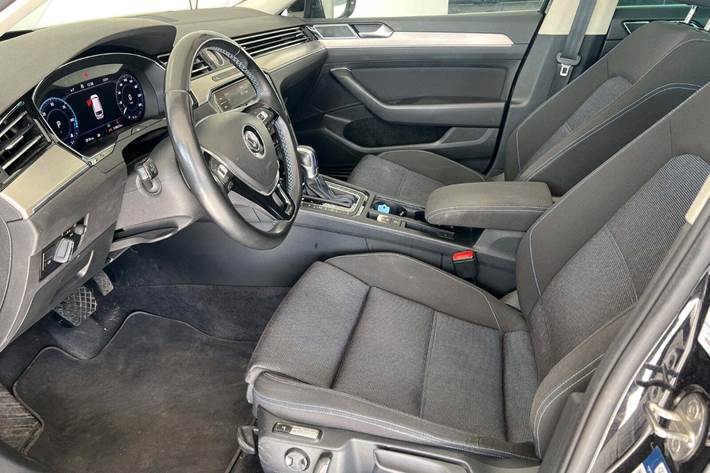 Sort VW Passat fra 2018