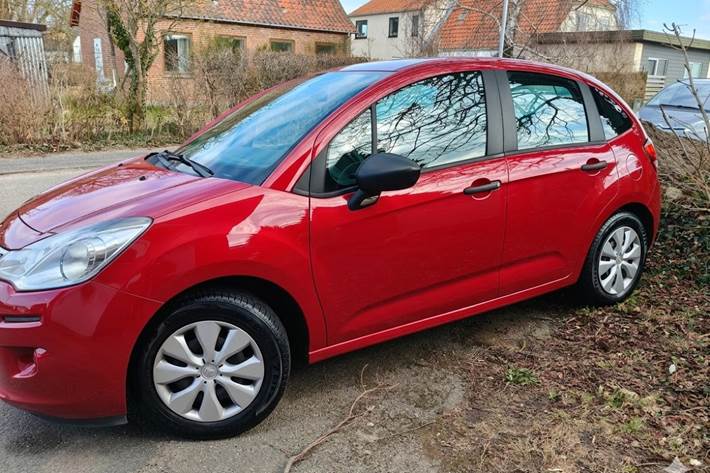 Rød Citroën C3 fra 2013