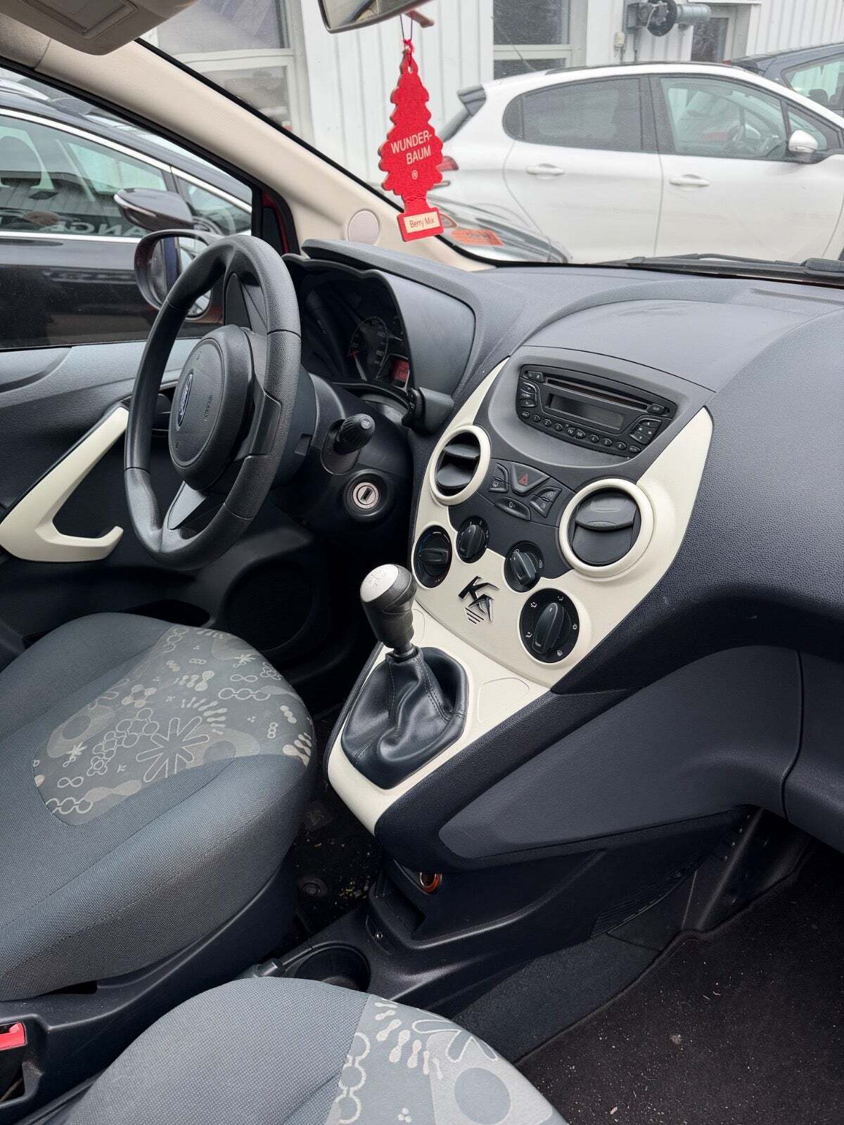 Rød Ford Ka fra 2011