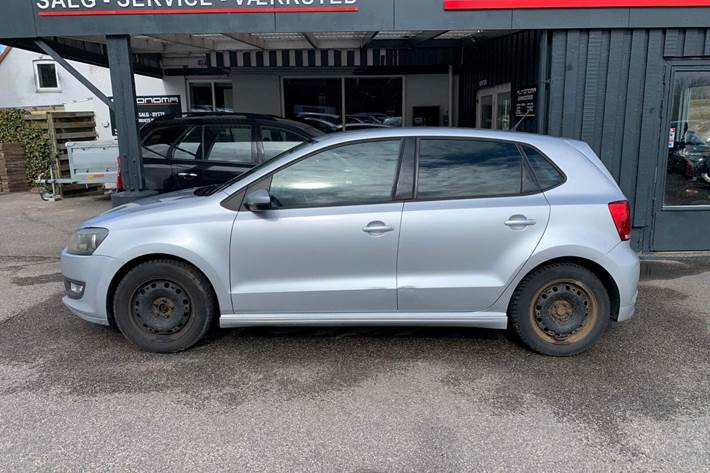 Grå VW Polo fra 2012
