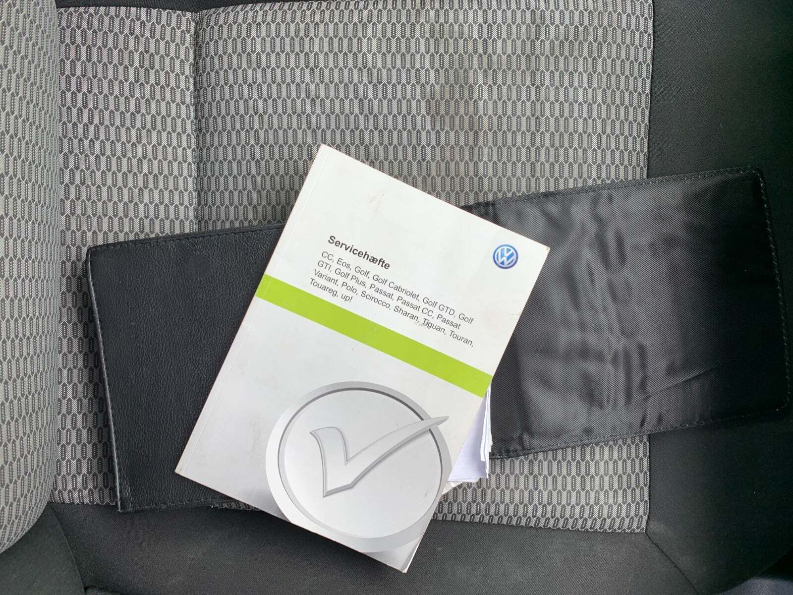 Grå VW Polo fra 2012