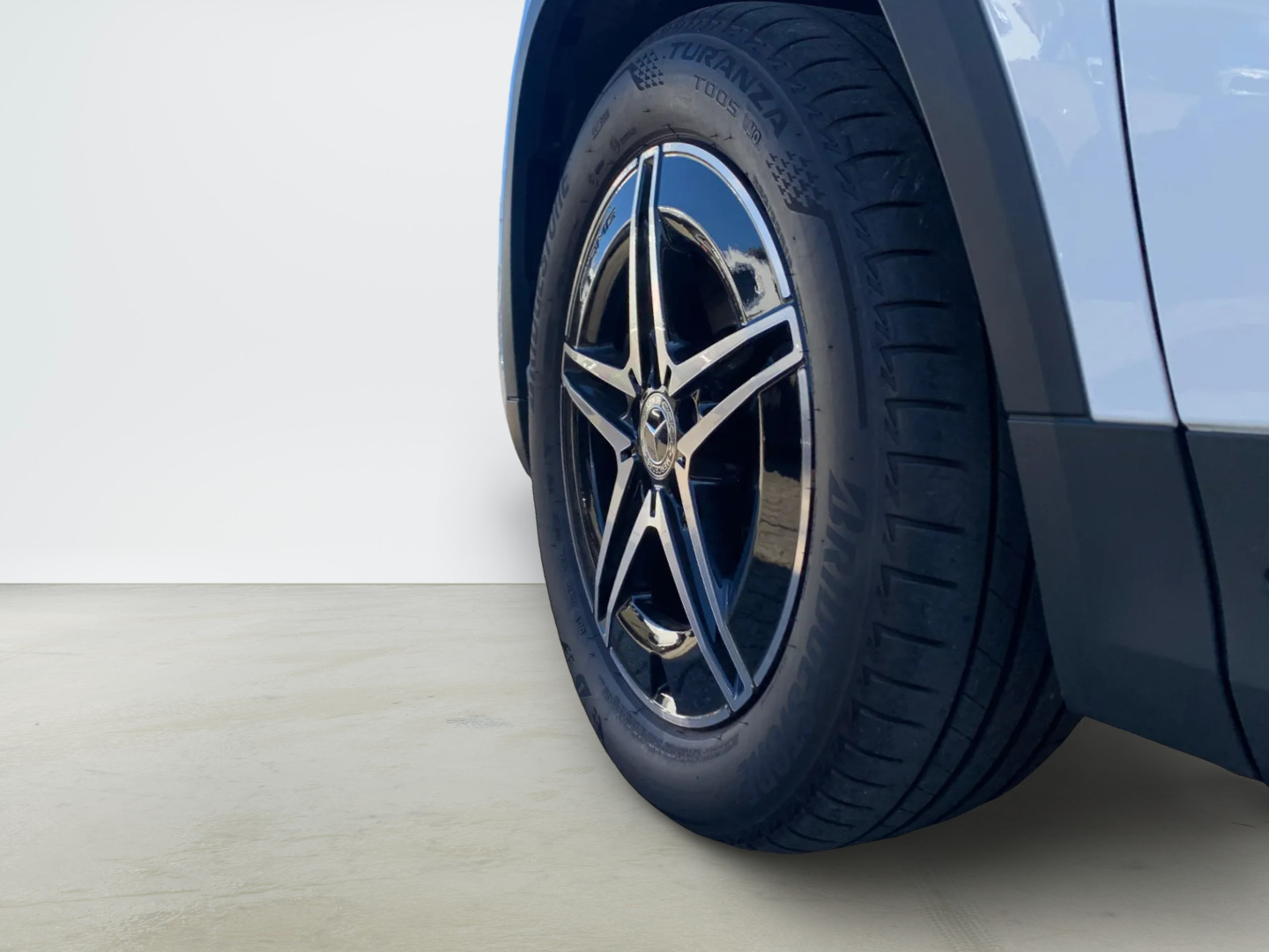 Hvid Mercedes EQA250+ fra 2023