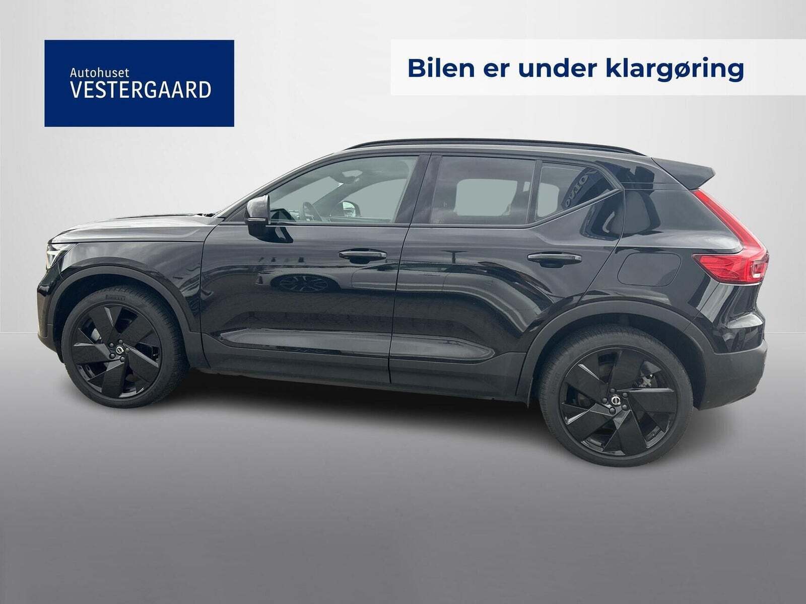 Volvo EX40 Extended Range Black Edition