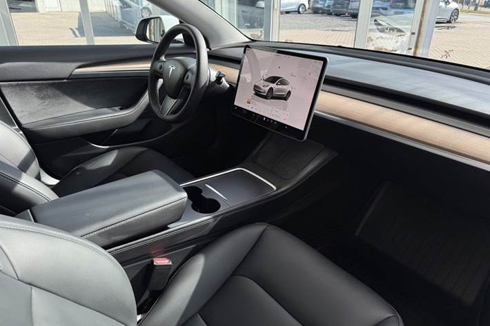 Hvid Tesla Model 3 fra 2022