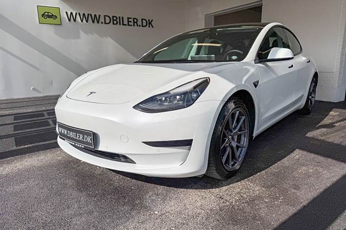 Hvid Tesla Model 3 fra 2022