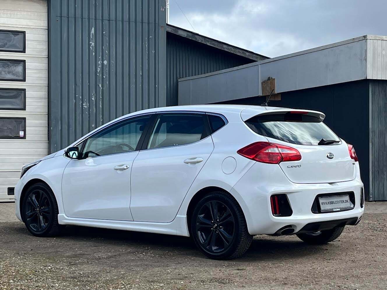Hvid Kia Ceed fra 2016