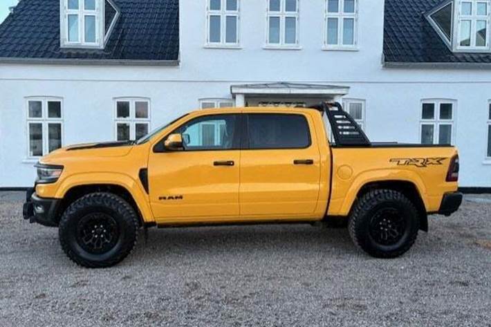 Gul Dodge RAM 1500 fra 2023