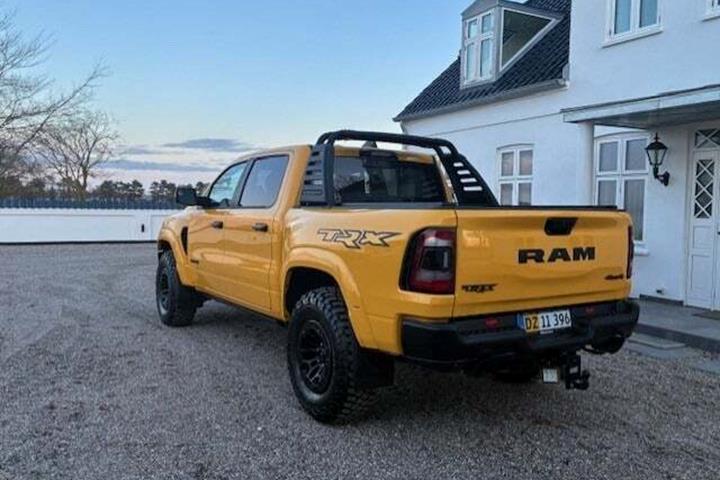 Gul Dodge RAM 1500 fra 2023