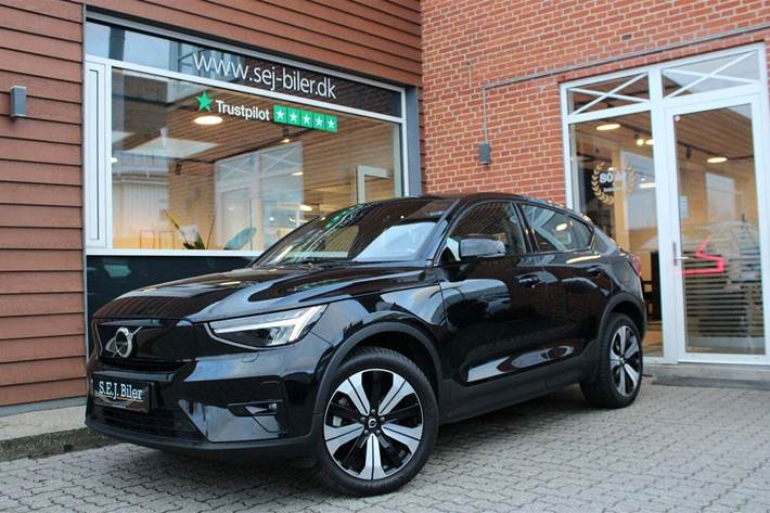 Sort Volvo C40 fra 2023 set udefra