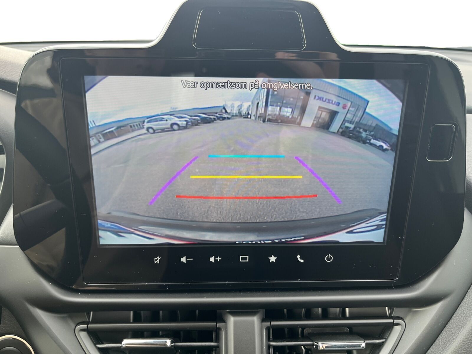 Grå Suzuki S-Cross fra 2025
