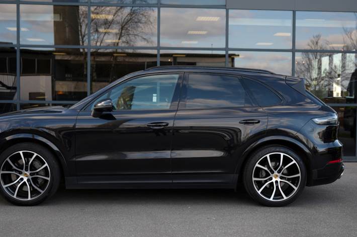 Gul Porsche Cayenne S fra 2018