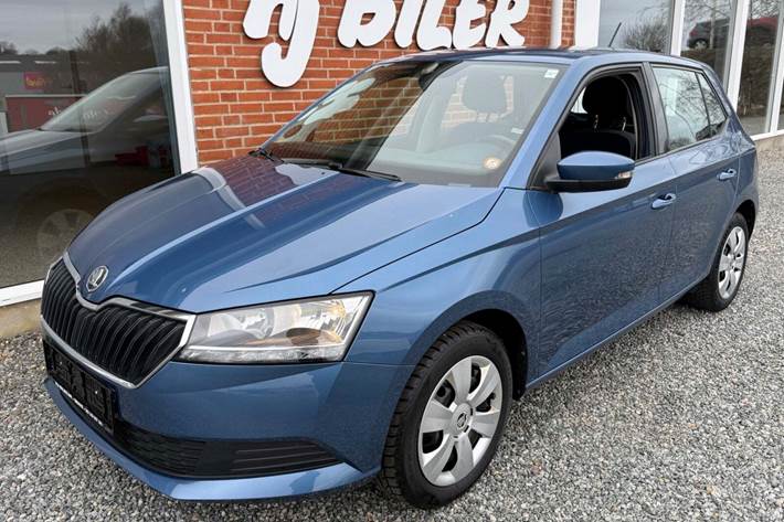 Blå Skoda Fabia fra 2020 set udefra